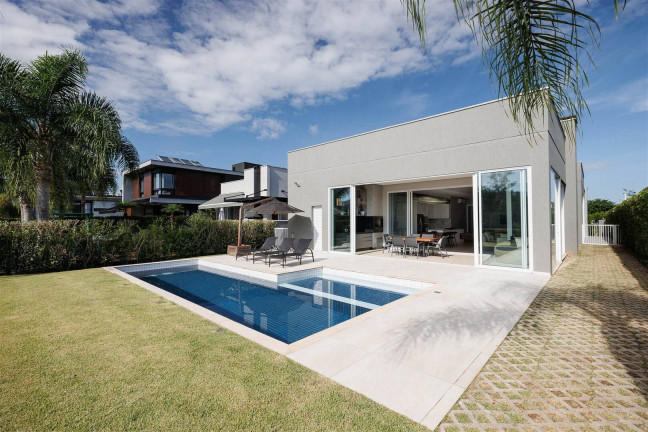 Imagem Casa com 4 Quartos à Venda, 450 m² em Camboriú Imagem Casa com 4 Quartos à Venda, 450 m² em Camboriú