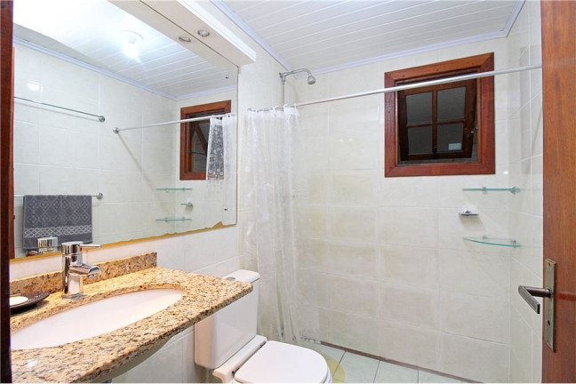 Imagem Casa com 3 Quartos à Venda, 198 m² em Medianeira - Porto Alegre