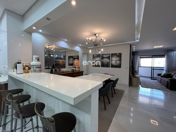 Imagem Apartamento com 3 Quartos à Venda, 130 m²