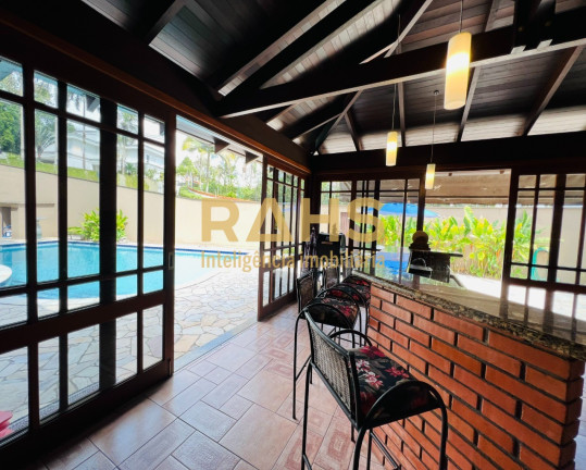 Imagem Casa com 5 Quartos à Venda, 406 m² em América - Joinville Imagem Casa com 5 Quartos à Venda, 406 m² em América - Joinville