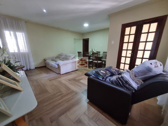 Imagem Casa com 3 Quartos à Venda, 230 m² Imagem Casa com 3 Quartos à Venda, 230 m²
