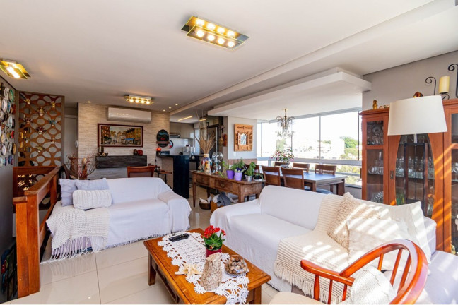 Imagem Imóvel com 2 Quartos à Venda, 161 m² em Santo Antônio - Porto Alegre Imagem Imóvel com 2 Quartos à Venda, 161 m² em Santo Antônio - Porto Alegre