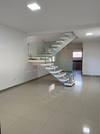 Imagem Casa com 3 Quartos à Venda, em Lagoa - Macaé Imagem Casa com 3 Quartos à Venda, em Lagoa - Macaé