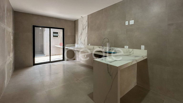 Imagem Casa de Condomínio com 5 Quartos à Venda,  em Barra Da Tijuca - Rio De Janeiro