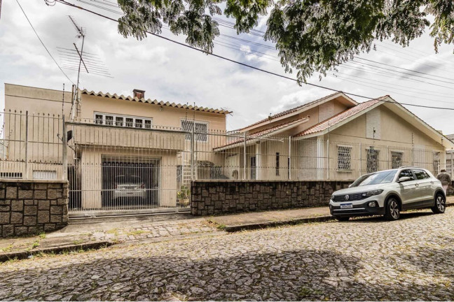 Imagem Casa com 2 Quartos à Venda, 250 m² em Vila Ipiranga - Porto Alegre Imagem Casa com 2 Quartos à Venda, 250 m² em Vila Ipiranga - Porto Alegre