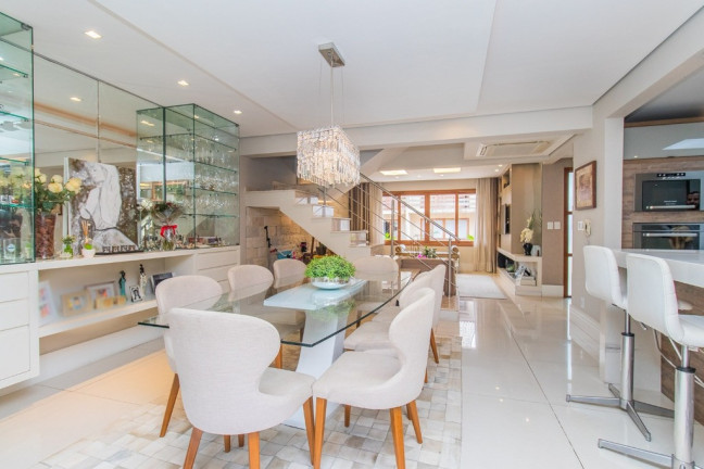 Imagem Casa com 3 Quartos à Venda, 241 m² em Agronomia - Porto Alegre Imagem Casa com 3 Quartos à Venda, 241 m² em Agronomia - Porto Alegre