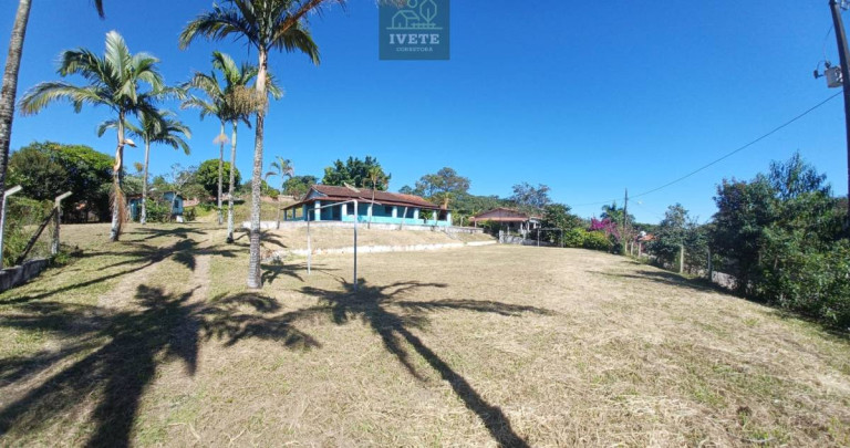 Imagem Casa com 3 Quartos à Venda, 3.000 m² Imagem Casa com 3 Quartos à Venda, 3.000 m²