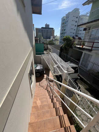 Imagem Casa com 4 Quartos à Venda, em Estreito - Florianópolis Imagem Casa com 4 Quartos à Venda, em Estreito - Florianópolis