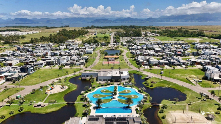 Imagem Casa de Condomínio com 4 Quartos à Venda, 180 m² em Dubai - Capão Da Canoa Imagem Casa de Condomínio com 4 Quartos à Venda, 180 m² em Dubai - Capão Da Canoa