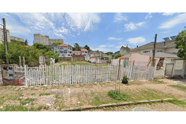 Imagem Terreno à Venda, 1.317 m² em Santo Antônio - Porto Alegre Imagem Terreno à Venda, 1.317 m² em Santo Antônio - Porto Alegre