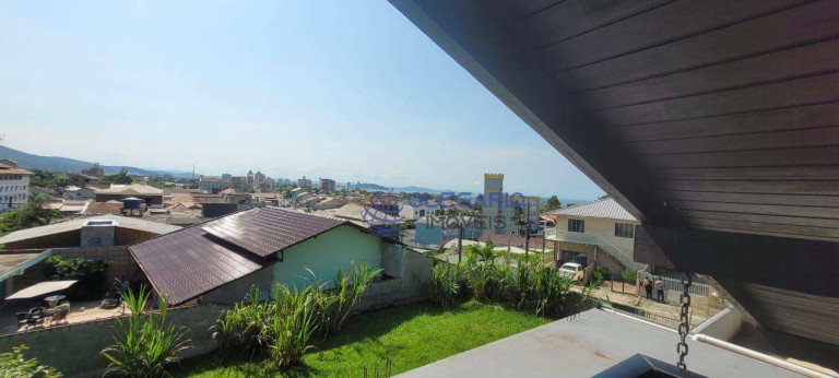 Imagem Sobrado com 6 Quartos à Venda, 350 m² em Praia De Armação Do Itapocorói - Penha Imagem Sobrado com 6 Quartos à Venda, 350 m² em Praia De Armação Do Itapocorói - Penha