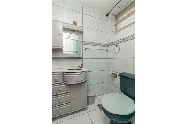 Imagem Imóvel com 2 Quartos à Venda,  em Passo Da Areia - Porto Alegre