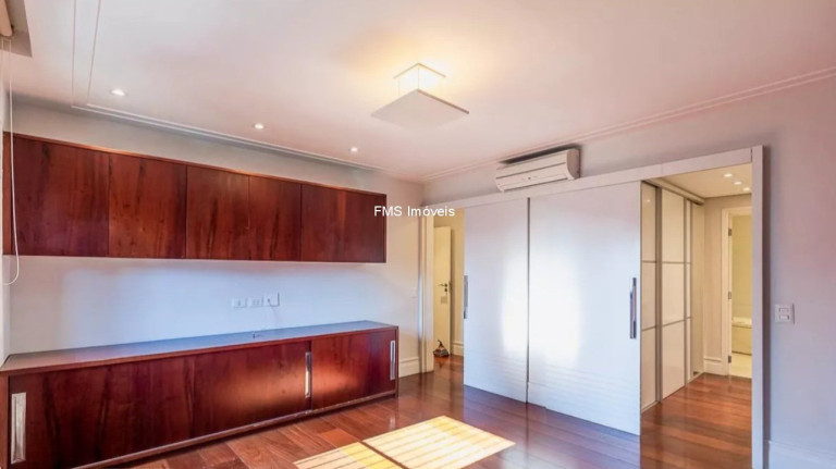 Imagem Imóvel com 3 Quartos à Venda, 230 m² em Moema - São Paulo Imagem Imóvel com 3 Quartos à Venda, 230 m² em Moema - São Paulo