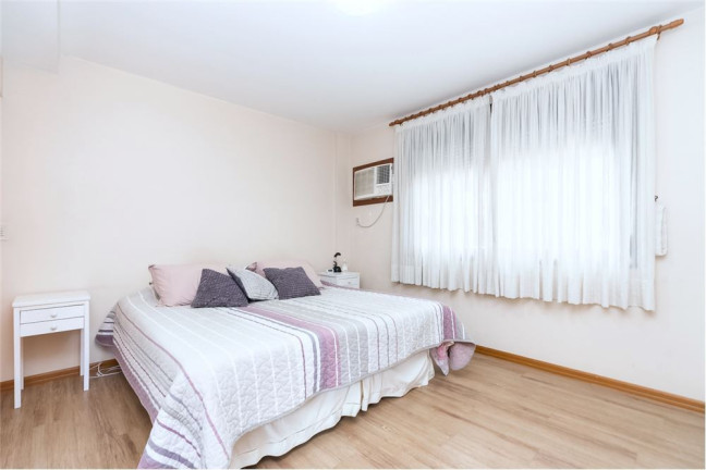 Imagem Imóvel com 3 Quartos à Venda, em Auxiliadora - Porto Alegre Imagem Imóvel com 3 Quartos à Venda, em Auxiliadora - Porto Alegre
