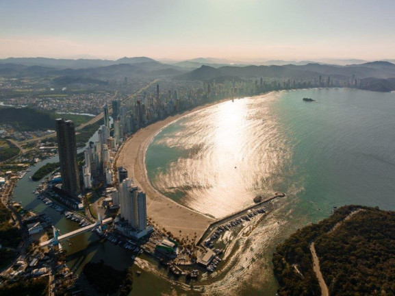 Imagem Apartamento com 4 Quartos à Venda, 261 m² em Barra Sul - Balneário Camboriú Imagem Apartamento com 4 Quartos à Venda, 261 m² em Barra Sul - Balneário Camboriú