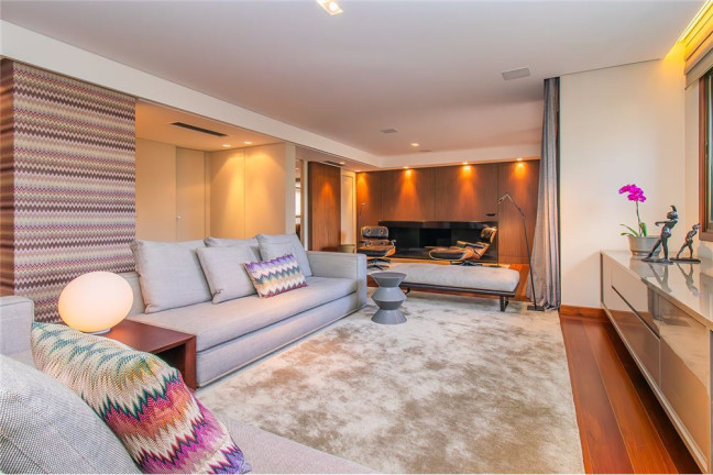 Imagem Apartamento com 3 Quartos à Venda, 322 m² em Moinhos De Vento - Porto Alegre Imagem Apartamento com 3 Quartos à Venda, 322 m² em Moinhos De Vento - Porto Alegre