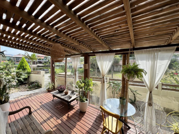 Imagem Casa com 5 Quartos à Venda, 100 m² em Barra Da Lagoa - Florianópolis Imagem Casa com 5 Quartos à Venda, 100 m² em Barra Da Lagoa - Florianópolis