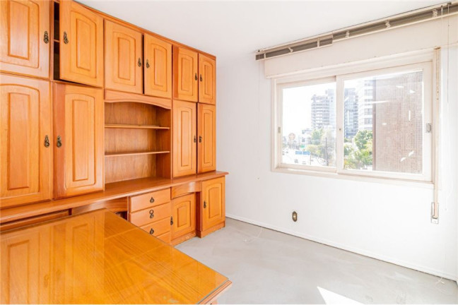 Imagem Imóvel com 3 Quartos à Venda, em Três Figueiras - Porto Alegre Imagem Imóvel com 3 Quartos à Venda, em Três Figueiras - Porto Alegre
