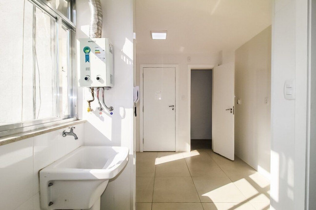 Imagem Imóvel com 2 Quartos à Venda, em Copacabana - Rio De Janeiro Imagem Imóvel com 2 Quartos à Venda, em Copacabana - Rio De Janeiro