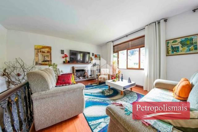 Imagem Casa com 4 Quartos à Venda, 263 m² em Quitandinha - Petrópolis Imagem Casa com 4 Quartos à Venda, 263 m² em Quitandinha - Petrópolis