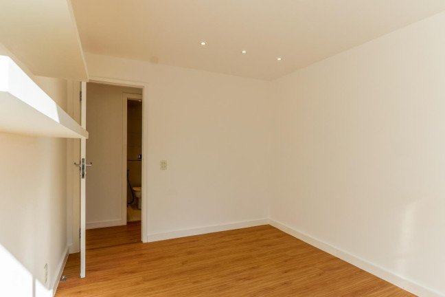 Imagem Apartamento com 2 Quartos à Venda,  em Copacabana - Rio De Janeiro
