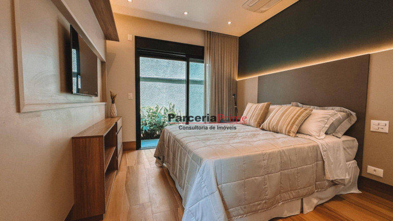 Imagem Casa com 6 Quartos à Venda, 555 m² em Riviera Módulo 17 - Bertioga Imagem Casa com 6 Quartos à Venda, 555 m² em Riviera Módulo 17 - Bertioga