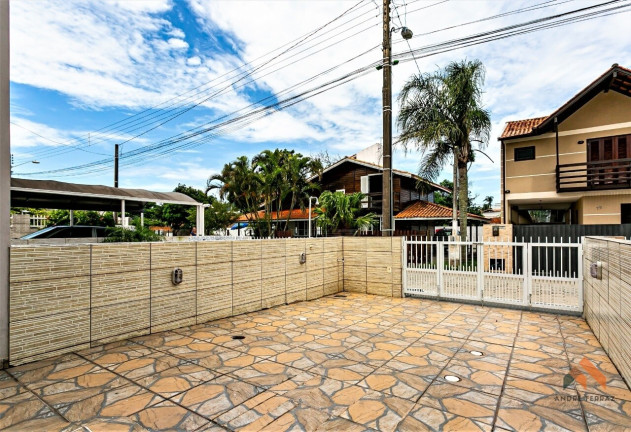 Imagem Casa com 2 Quartos à Venda, 75 m²