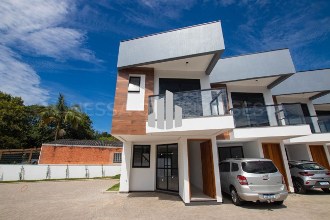 Sobrado com 2 Quartos à Venda, 89 m² em Praia Da Cal - Torres