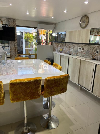 Imagem Casa com 2 Quartos à Venda, 150 m² Imagem Casa com 2 Quartos à Venda, 150 m²