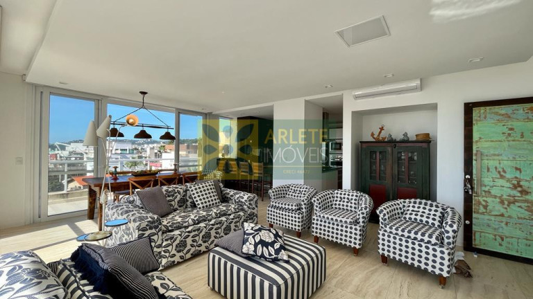Imagem Cobertura com 3 Quartos à Venda, 270 m² em Bombas - Bombinhas Imagem Cobertura com 3 Quartos à Venda, 270 m² em Bombas - Bombinhas