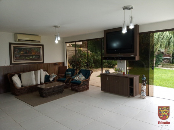 Imagem Casa com 6 Quartos à Venda, em Coqueiros - Florianópolis Imagem Casa com 6 Quartos à Venda, em Coqueiros - Florianópolis