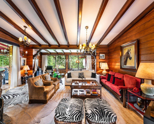 Imagem Casa com 4 Quartos à Venda, 722 m² em Região Do Jardim Do Embaixador - Campos Do Jordão Imagem Casa com 4 Quartos à Venda, 722 m² em Região Do Jardim Do Embaixador - Campos Do Jordão