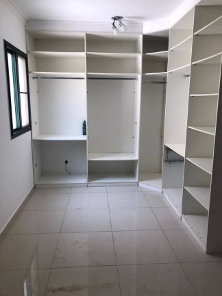 Imagem Casa com 3 Quartos à Venda, 200 m² em Santana De Parnaíba Imagem Casa com 3 Quartos à Venda, 200 m² em Santana De Parnaíba