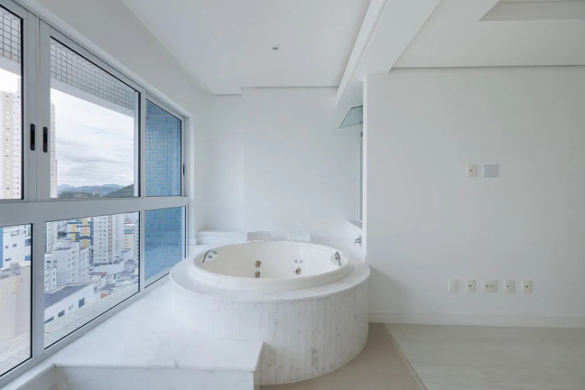 Imagem Apartamento com 2 Quartos à Venda, 252 m² em Centro - Balneário Camboriú Imagem Apartamento com 2 Quartos à Venda, 252 m² em Centro - Balneário Camboriú