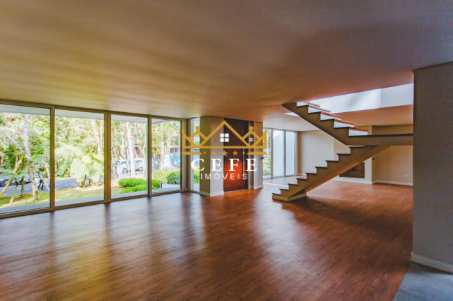 Imagem Casa com 4 Quartos à Venda, 1.096 m² em Centro - Gramado