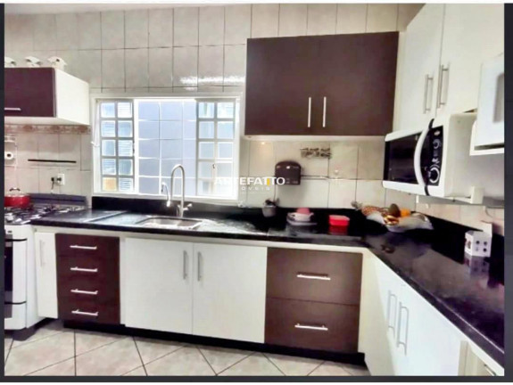 Imagem Casa com 2 Quartos à Venda, 210 m² Imagem Casa com 2 Quartos à Venda, 210 m²
