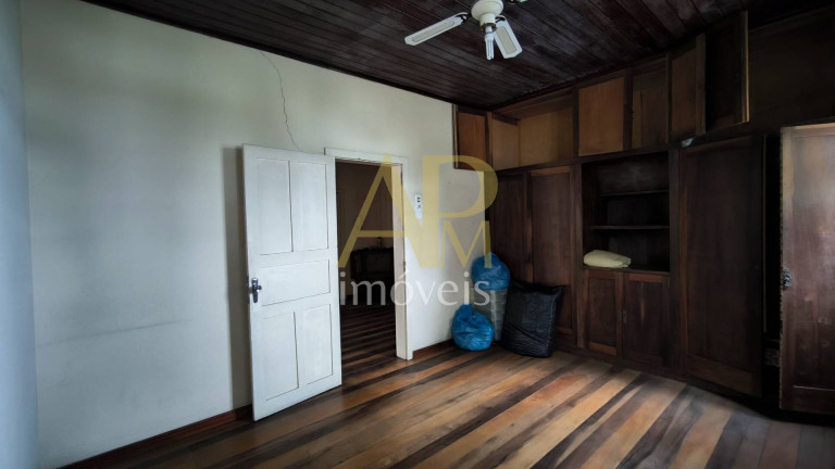 Imagem Casa com 4 Quartos à Venda, 290 m² em Centro - São José Imagem Casa com 4 Quartos à Venda, 290 m² em Centro - São José