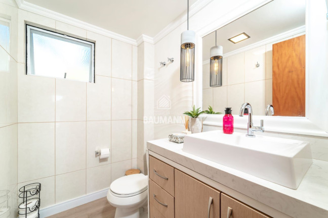 Imagem Casa com 7 Quartos à Venda, 408 m² em Centro - Bombinhas Imagem Casa com 7 Quartos à Venda, 408 m² em Centro - Bombinhas