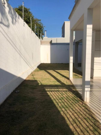 Imagem Casa com 3 Quartos à Venda, 215 m² em Jardim Califórnia - Cuiabá Imagem Casa com 3 Quartos à Venda, 215 m² em Jardim Califórnia - Cuiabá