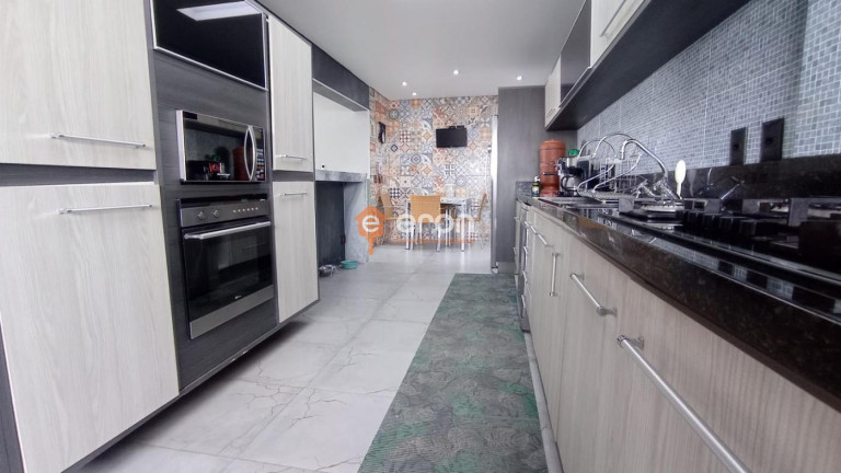 Apartamento com 3 Quartos à Venda, 158 m²