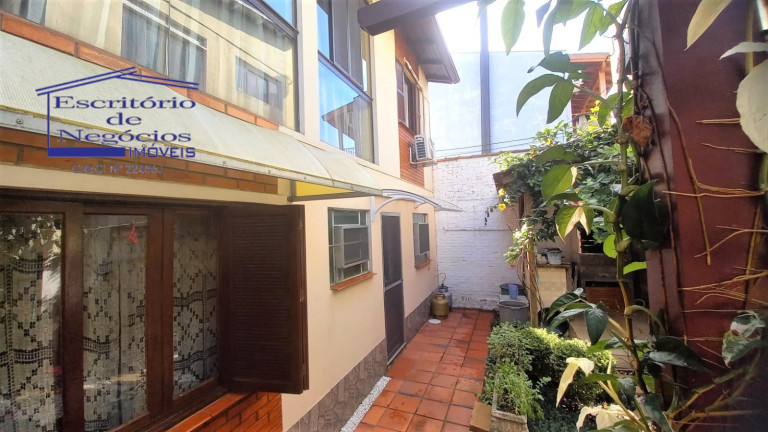 Imagem Casa com 5 Quartos à Venda, 280 m² em Camaquã - Porto Alegre Imagem Casa com 5 Quartos à Venda, 280 m² em Camaquã - Porto Alegre