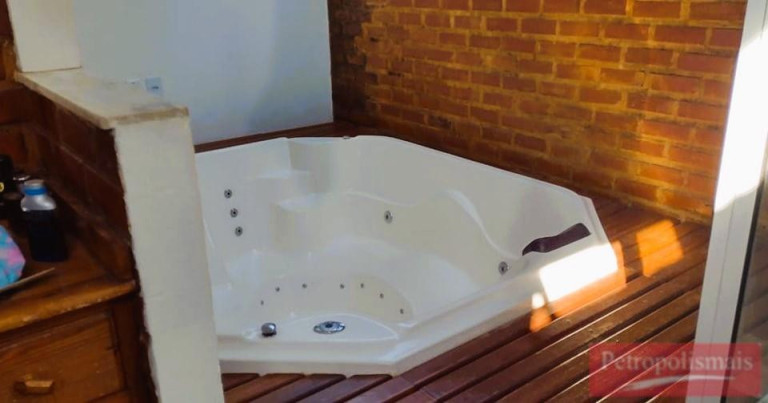 Imagem Casa com 3 Quartos à Venda, 254 m² em Samambaia - Petrópolis Imagem Casa com 3 Quartos à Venda, 254 m² em Samambaia - Petrópolis