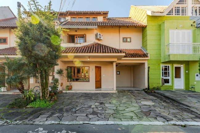 Imagem Casa com 4 Quartos à Venda, 202 m² em Ipanema - Porto Alegre Imagem Casa com 4 Quartos à Venda, 202 m² em Ipanema - Porto Alegre