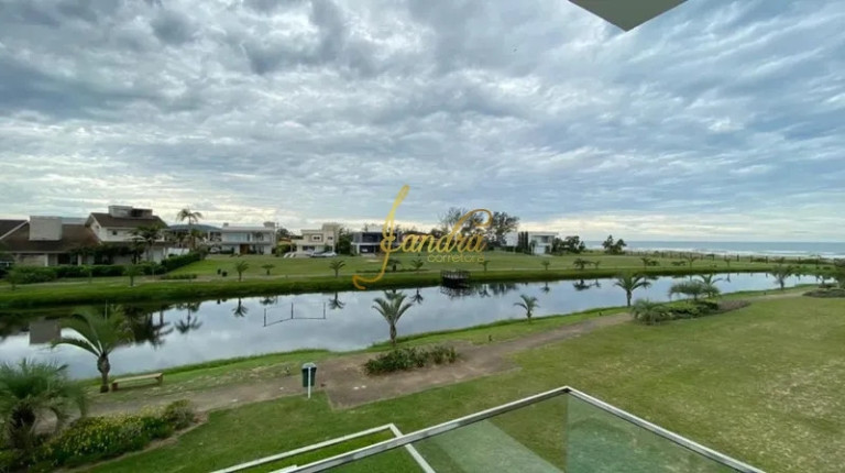 Imagem Casa de Condomínio com 5 Quartos à Venda, 560 m² em Centro - Torres