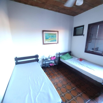 Imagem Casa de Condomínio com 5 Quartos à Venda, 175 m²