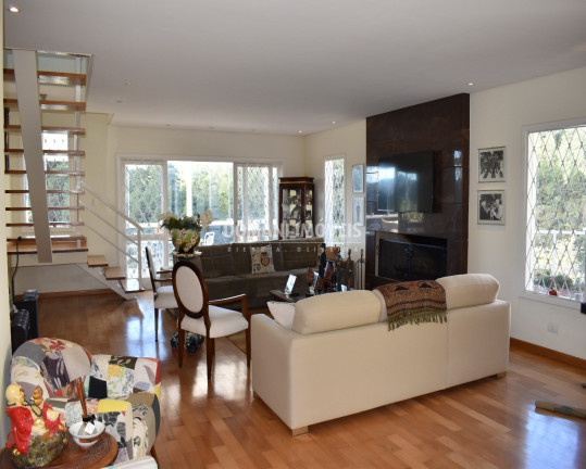 Imagem Casa com 4 Quartos à Venda, 215 m² em Região De Capivari - Campos Do Jordão Imagem Casa com 4 Quartos à Venda, 215 m² em Região De Capivari - Campos Do Jordão