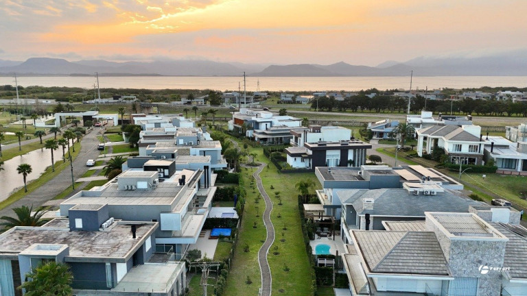 Imagem Casa de Condomínio com 5 Quartos à Venda, 312 m² em Parque Antártica - Capao Da Canoa Imagem Casa de Condomínio com 5 Quartos à Venda, 312 m² em Parque Antártica - Capao Da Canoa