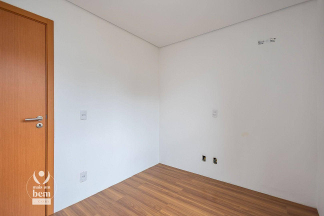 Imagem Sobrado com 3 Quartos à Venda, 112 m² em Santa Cândida - Curitiba