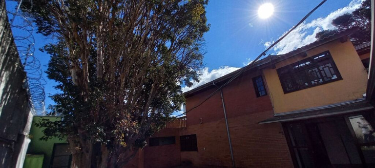 Imagem Casa com 5 Quartos à Venda, em Rebouças - Curitiba Imagem Casa com 5 Quartos à Venda, em Rebouças - Curitiba