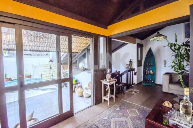 Imagem Imóvel com 3 Quartos à Venda, 207 m² em Menino Deus - Porto Alegre
